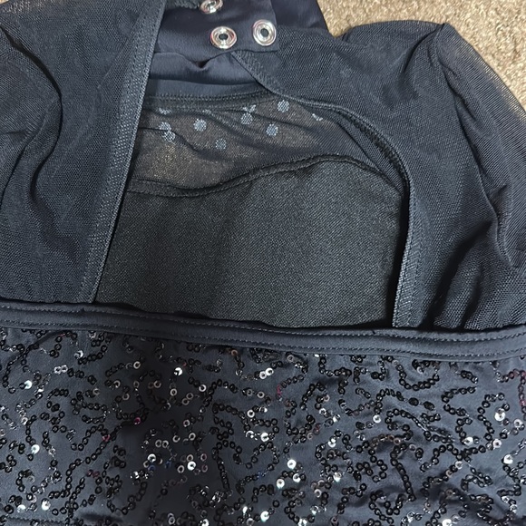 Excellent condition! Worn once. I have 2- one Fits size 6/7 and a 9/10 - Picture 4 of 4